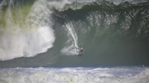 Daniel Rodrigues: a maior onda da vida do surfista foi na semana passada (Manoel Regis/Instagram) Leia mais em: https://vejario.abril.com.br/cidade/onda-itacoatiara-big-wave-maior-brasil